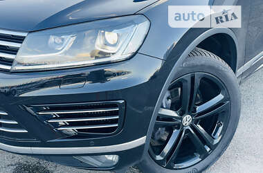 Внедорожник / Кроссовер Volkswagen Touareg 2017 в Киеве