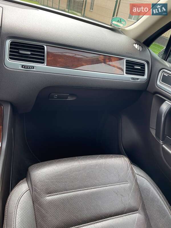 Внедорожник / Кроссовер Volkswagen Touareg 2010 в Мукачево