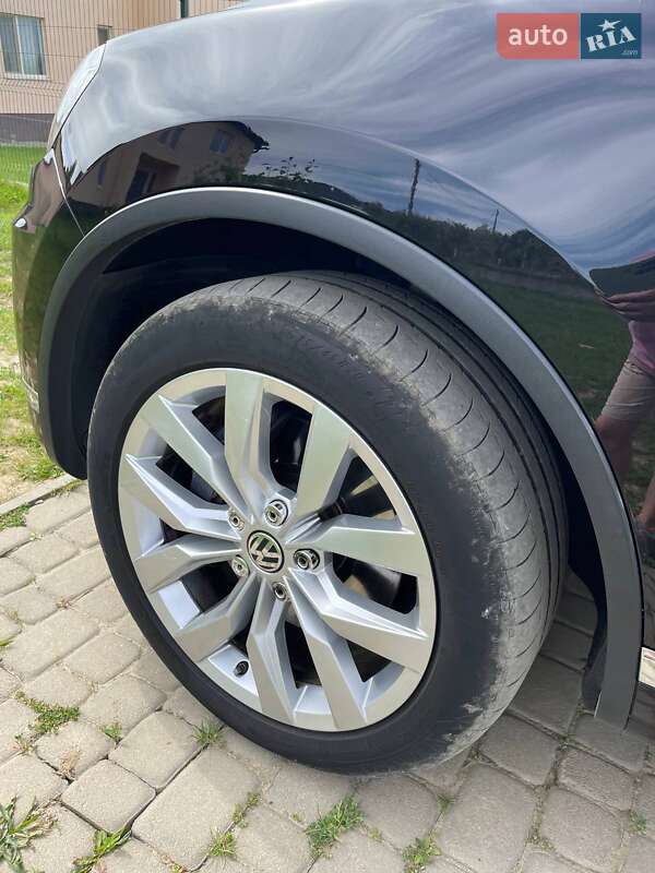 Внедорожник / Кроссовер Volkswagen Touareg 2010 в Мукачево