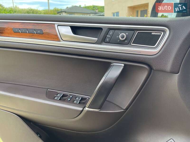 Внедорожник / Кроссовер Volkswagen Touareg 2010 в Мукачево