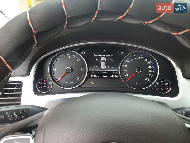Внедорожник / Кроссовер Volkswagen Touareg 2015 в Запорожье