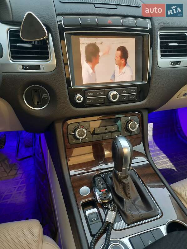 Внедорожник / Кроссовер Volkswagen Touareg 2015 в Запорожье