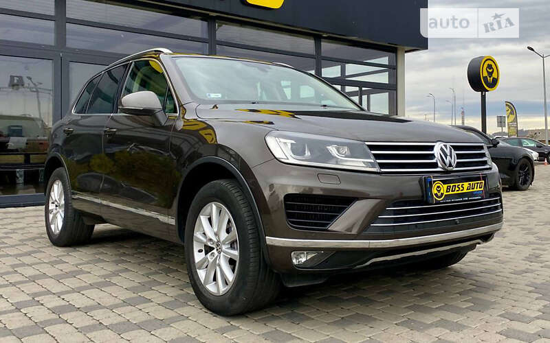 Позашляховик / Кросовер Volkswagen Touareg 2015 в Мукачевому