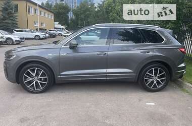 Позашляховик / Кросовер Volkswagen Touareg 2019 в Києві