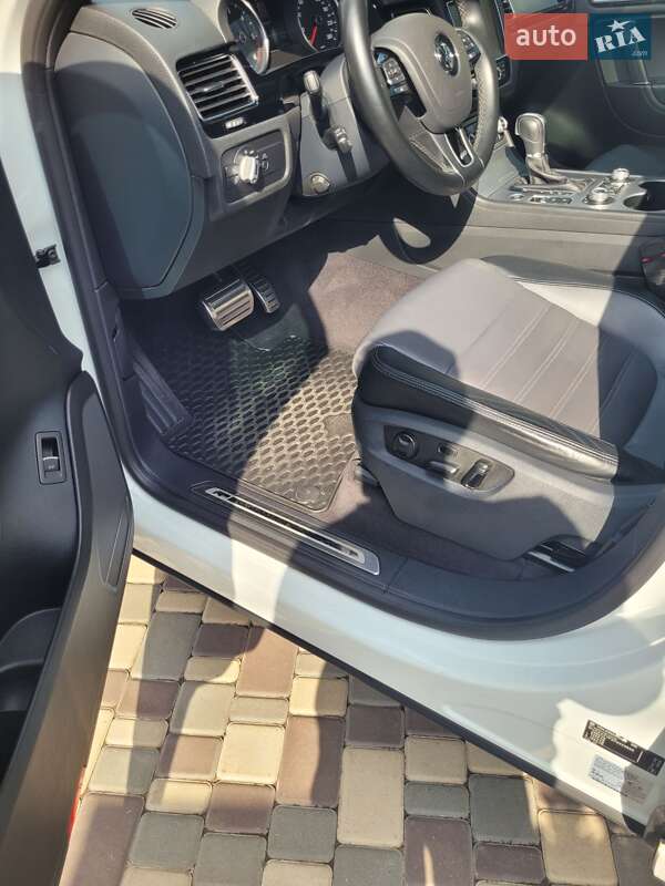 Внедорожник / Кроссовер Volkswagen Touareg 2015 в Кропивницком фото 13 Внедорожник / Кроссовер Volkswagen Touareg 2015 в Кропивницком