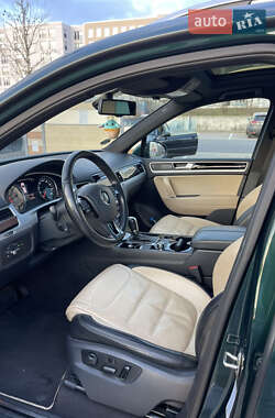 Внедорожник / Кроссовер Volkswagen Touareg 2012 в 