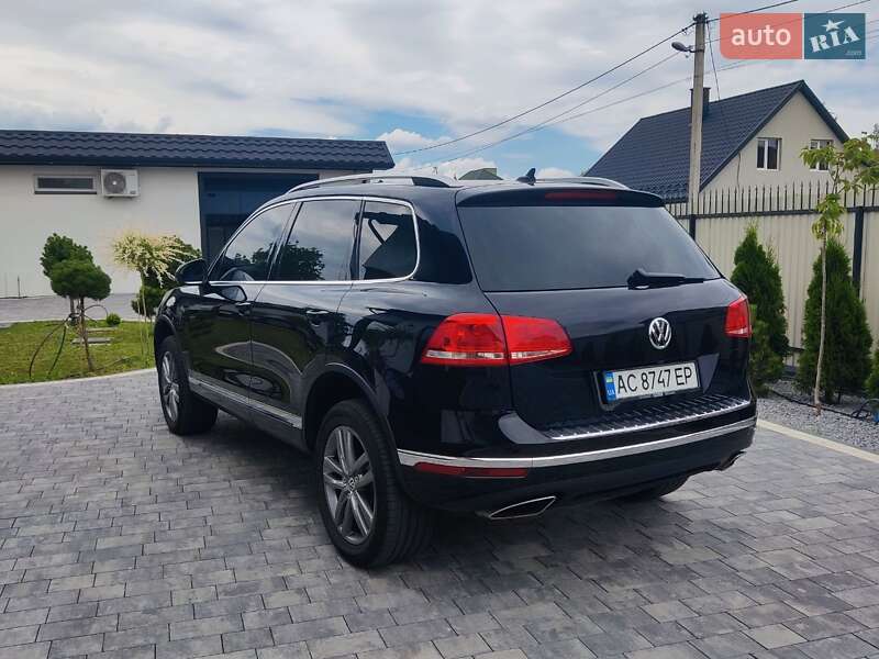 Позашляховик / Кросовер Volkswagen Touareg 2016 в Луцьку