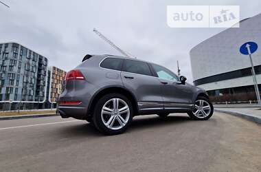 Позашляховик / Кросовер Volkswagen Touareg 2013 в Києві