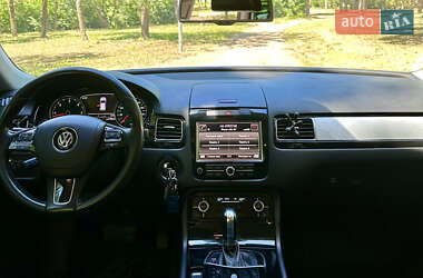 Внедорожник / Кроссовер Volkswagen Touareg 2011 в 