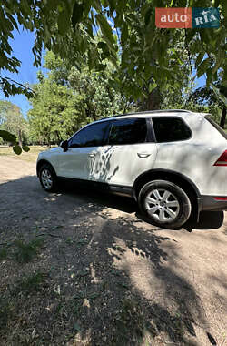 Внедорожник / Кроссовер Volkswagen Touareg 2011 в 