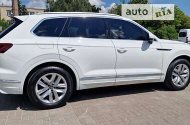 Позашляховик / Кросовер Volkswagen Touareg 2021 в Тернополі