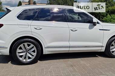 Позашляховик / Кросовер Volkswagen Touareg 2021 в Тернополі