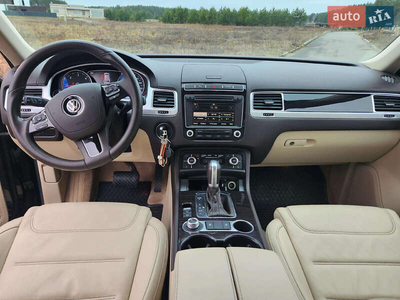 Внедорожник / Кроссовер Volkswagen Touareg 2015 в Тернополе