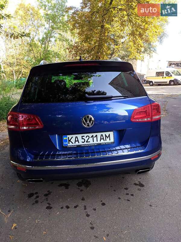 Внедорожник / Кроссовер Volkswagen Touareg 2016 в Киеве