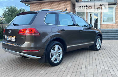 Позашляховик / Кросовер Volkswagen Touareg 2012 в Сумах