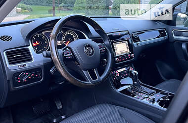 Позашляховик / Кросовер Volkswagen Touareg 2012 в Сумах