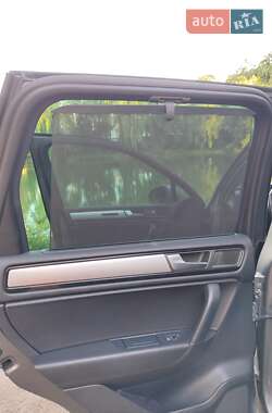 Позашляховик / Кросовер Volkswagen Touareg 2013 в 