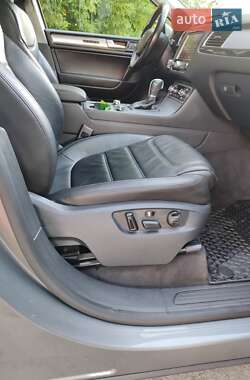 Позашляховик / Кросовер Volkswagen Touareg 2013 в 