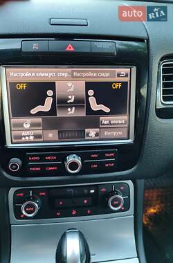 Позашляховик / Кросовер Volkswagen Touareg 2013 в 