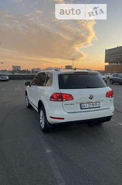 Внедорожник / Кроссовер Volkswagen Touareg 2011 в Киеве