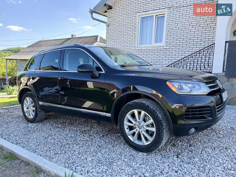 Позашляховик / Кросовер Volkswagen Touareg 2014 в Надвірній