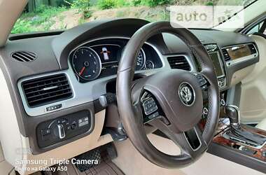 Позашляховик / Кросовер Volkswagen Touareg 2012 в Запоріжжі