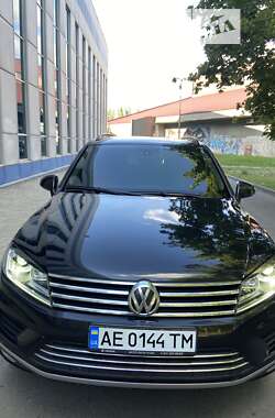Внедорожник / Кроссовер Volkswagen Touareg 2015 в Кривом Роге