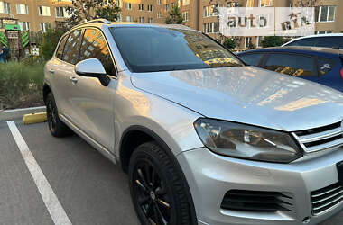 Позашляховик / Кросовер Volkswagen Touareg 2010 в Києві