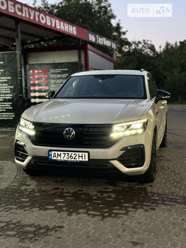 Позашляховик / Кросовер Volkswagen Touareg 2022 в Коростені