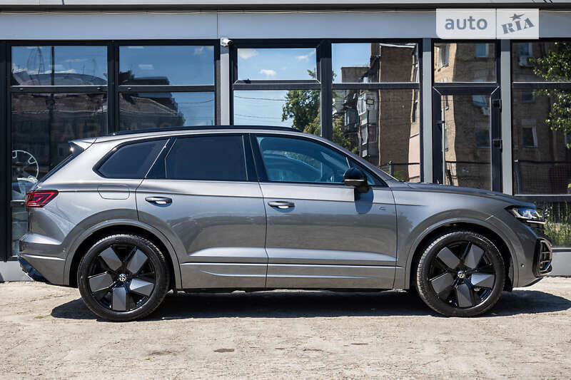 Позашляховик / Кросовер Volkswagen Touareg 2024 в Києві