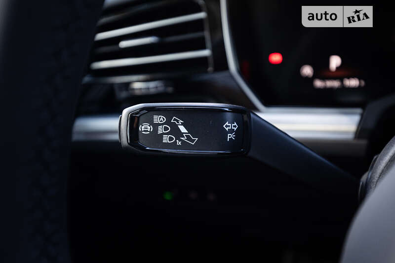 Позашляховик / Кросовер Volkswagen Touareg 2024 в Києві