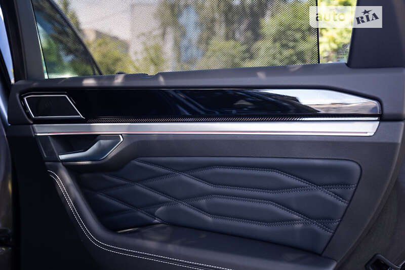 Позашляховик / Кросовер Volkswagen Touareg 2024 в Києві
