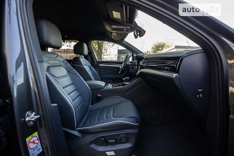 Позашляховик / Кросовер Volkswagen Touareg 2024 в Києві