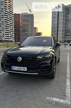 Позашляховик / Кросовер Volkswagen Touareg 2018 в Києві