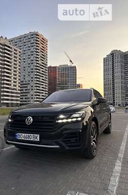 Позашляховик / Кросовер Volkswagen Touareg 2018 в Києві