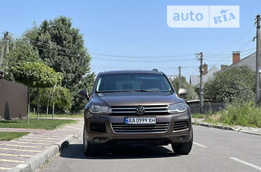 Позашляховик / Кросовер Volkswagen Touareg 2011 в Києві