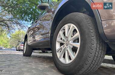 Внедорожник / Кроссовер Volkswagen Touareg 2012 в 