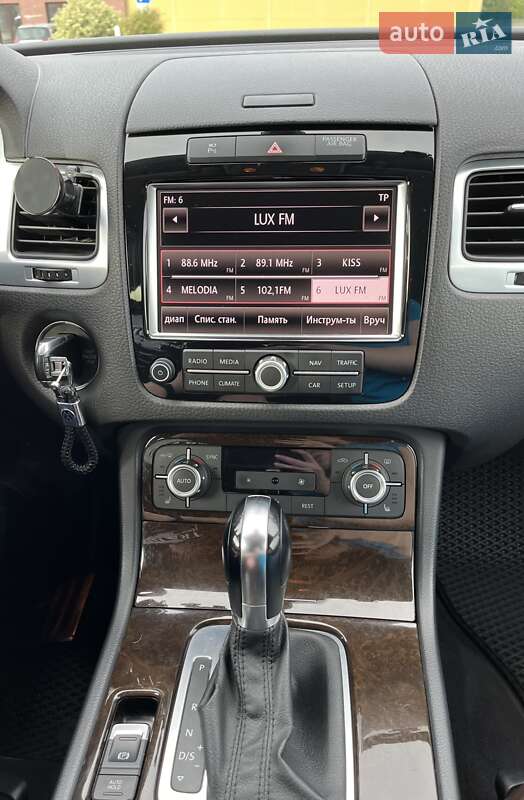 Внедорожник / Кроссовер Volkswagen Touareg 2013 в Львове