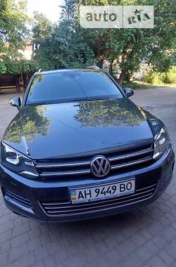 Внедорожник / Кроссовер Volkswagen Touareg 2012 в Днепре