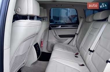 Внедорожник / Кроссовер Volkswagen Touareg 2010 в 