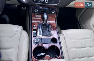Внедорожник / Кроссовер Volkswagen Touareg 2010 в 