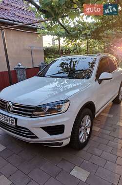 Позашляховик / Кросовер Volkswagen Touareg 2015 в Іршаві