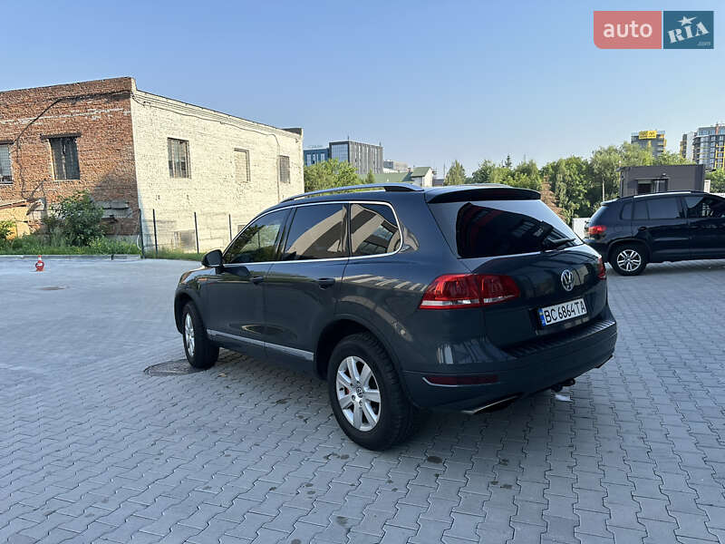 Внедорожник / Кроссовер Volkswagen Touareg 2011 в Львове