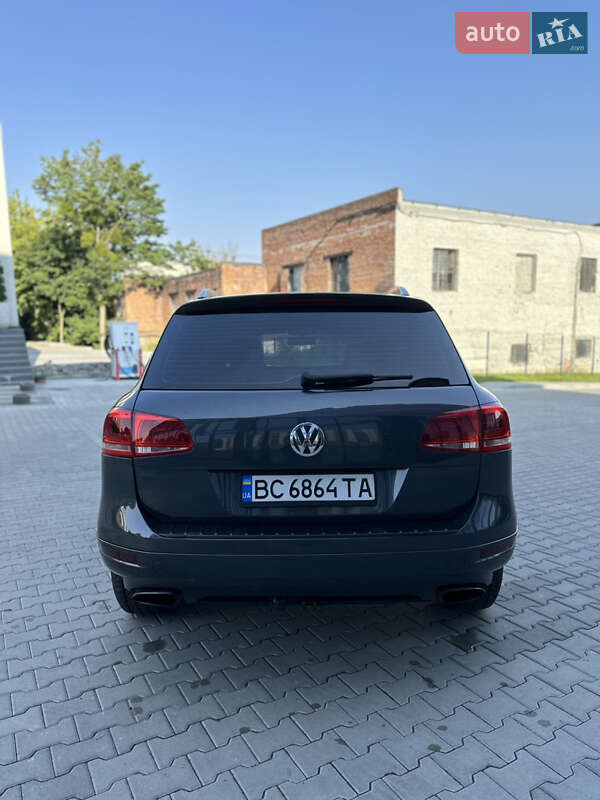 Внедорожник / Кроссовер Volkswagen Touareg 2011 в Львове