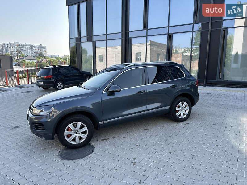 Внедорожник / Кроссовер Volkswagen Touareg 2011 в Львове
