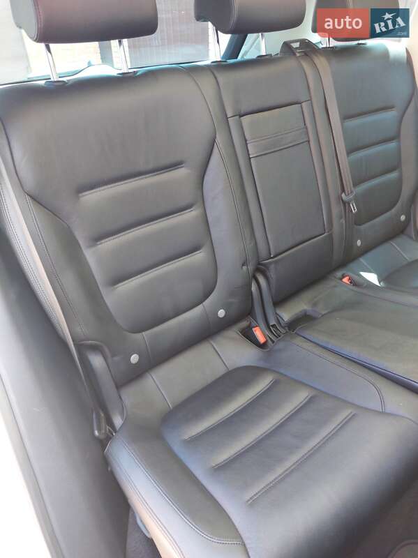 Позашляховик / Кросовер Volkswagen Touareg 2015 в Полтаві