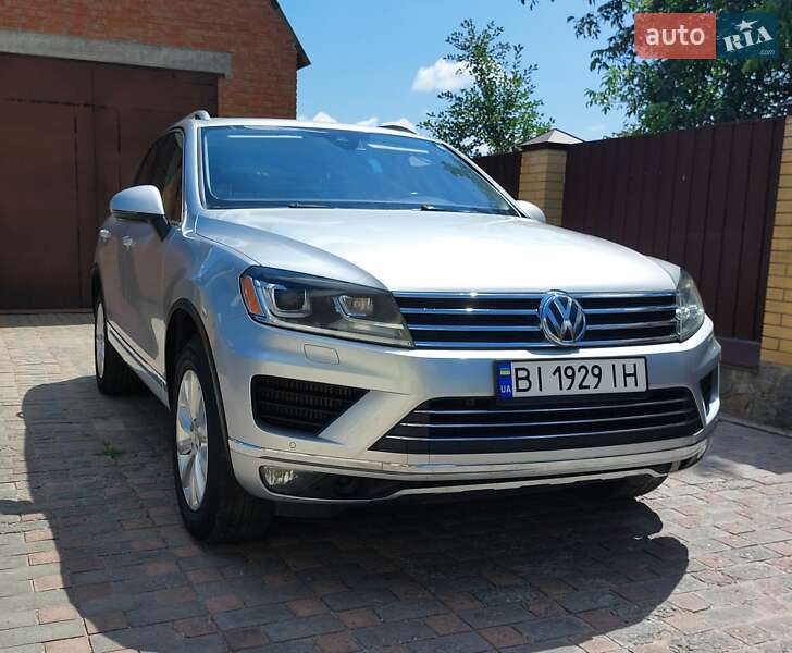 Позашляховик / Кросовер Volkswagen Touareg 2015 в Полтаві