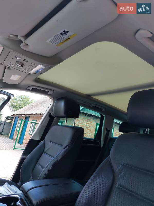 Позашляховик / Кросовер Volkswagen Touareg 2015 в Полтаві