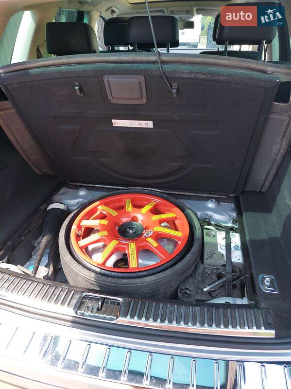 Позашляховик / Кросовер Volkswagen Touareg 2015 в Полтаві