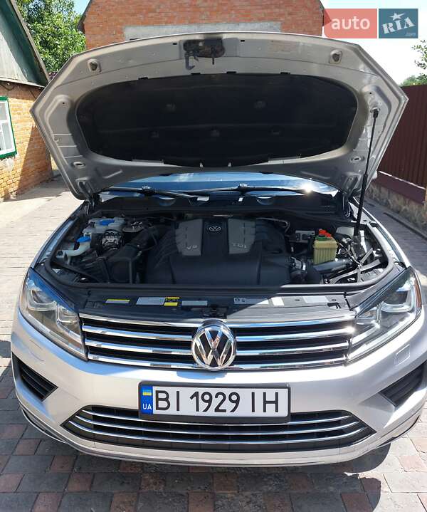 Позашляховик / Кросовер Volkswagen Touareg 2015 в Полтаві